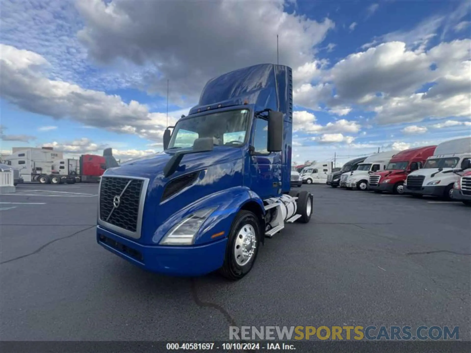 2 Photograph of a damaged car 4V4W19DGXLN253518 VOLVO VNR 2020