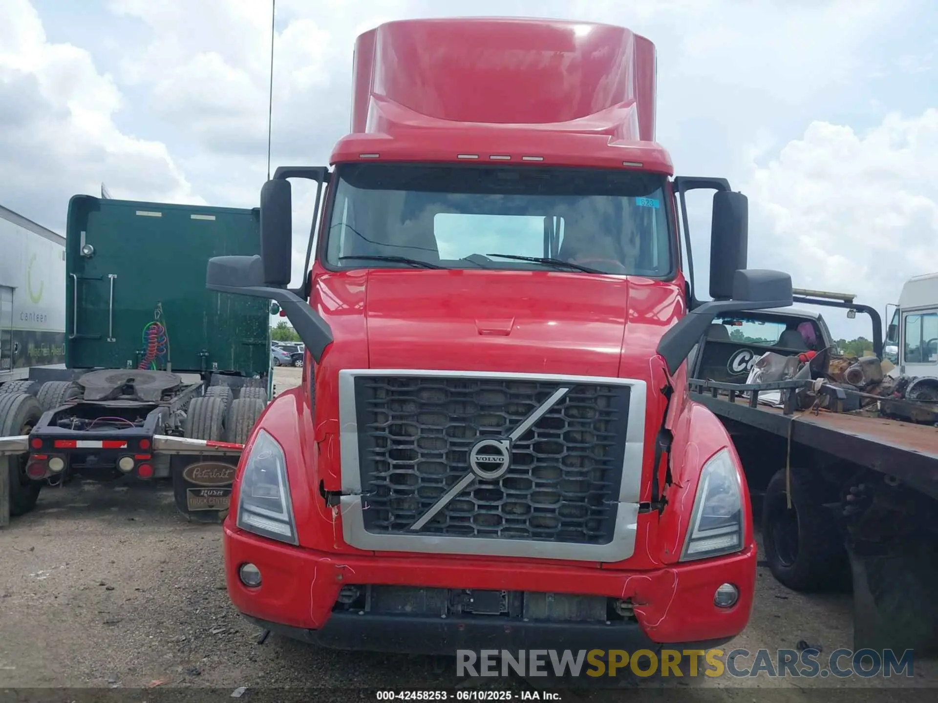 12 Photograph of a damaged car 4V4WC9EG5LN239485 VOLVO VNR 2020