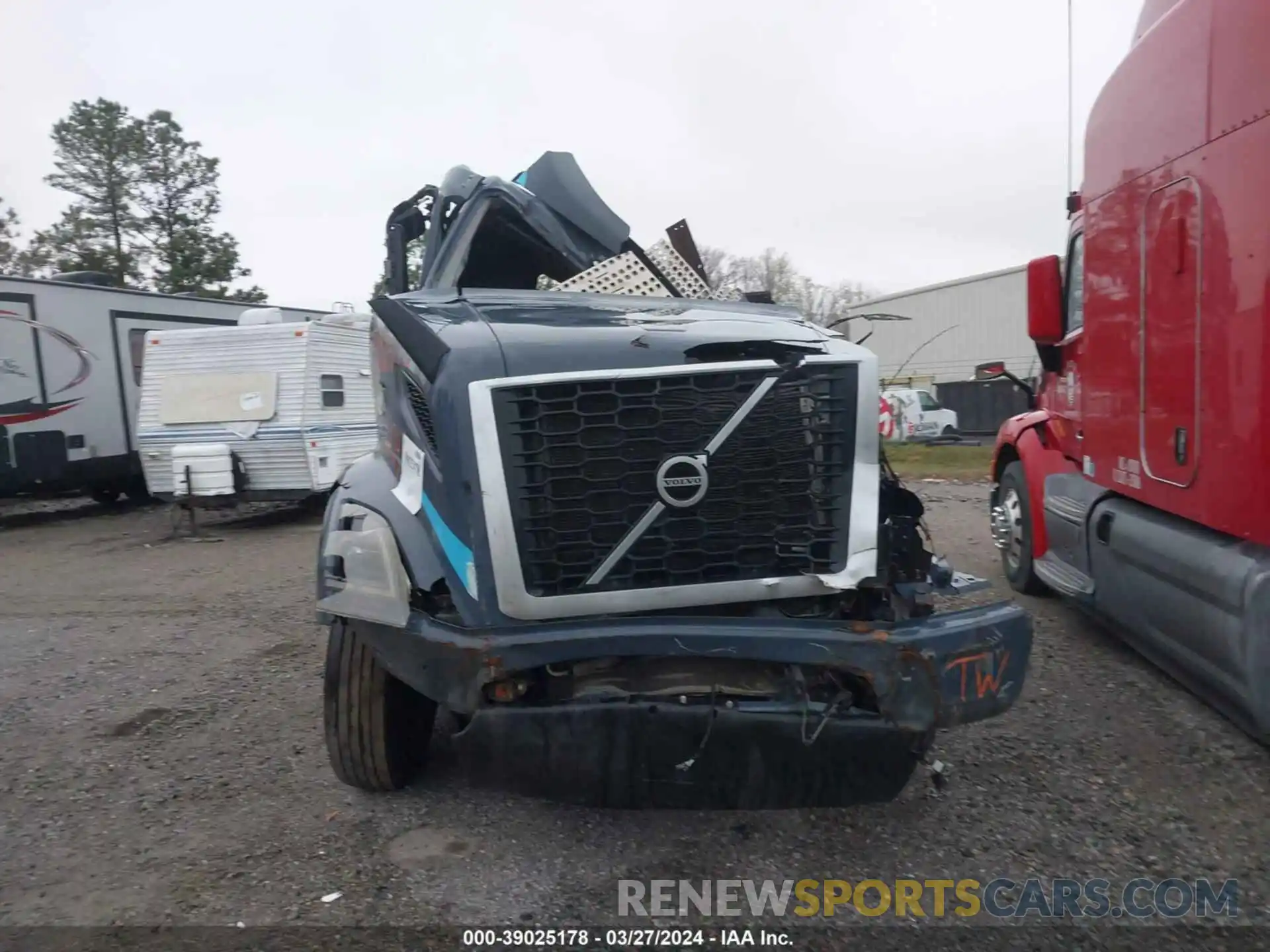 11 Photograph of a damaged car 4V4WC9EGXLN257304 VOLVO VNR 2020