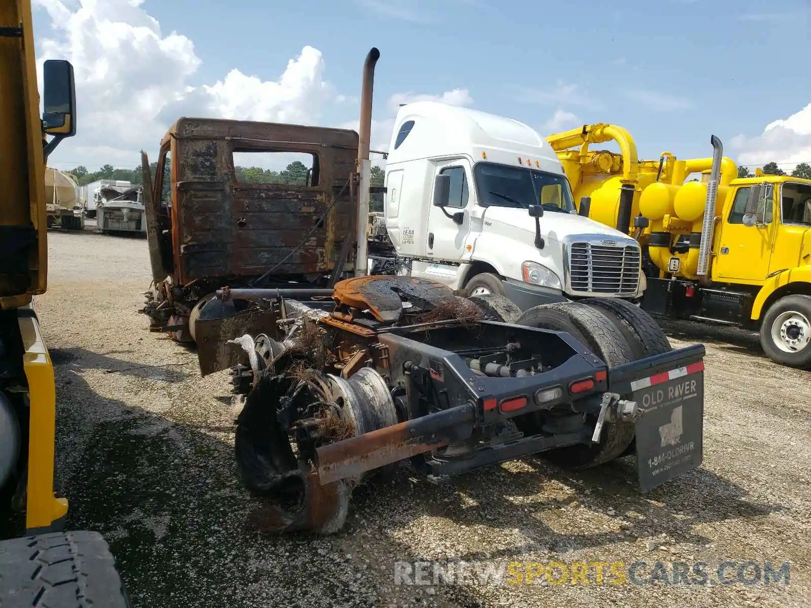 3 Photograph of a damaged car 4V4WC9EH7LN236614 VOLVO VNR 2020