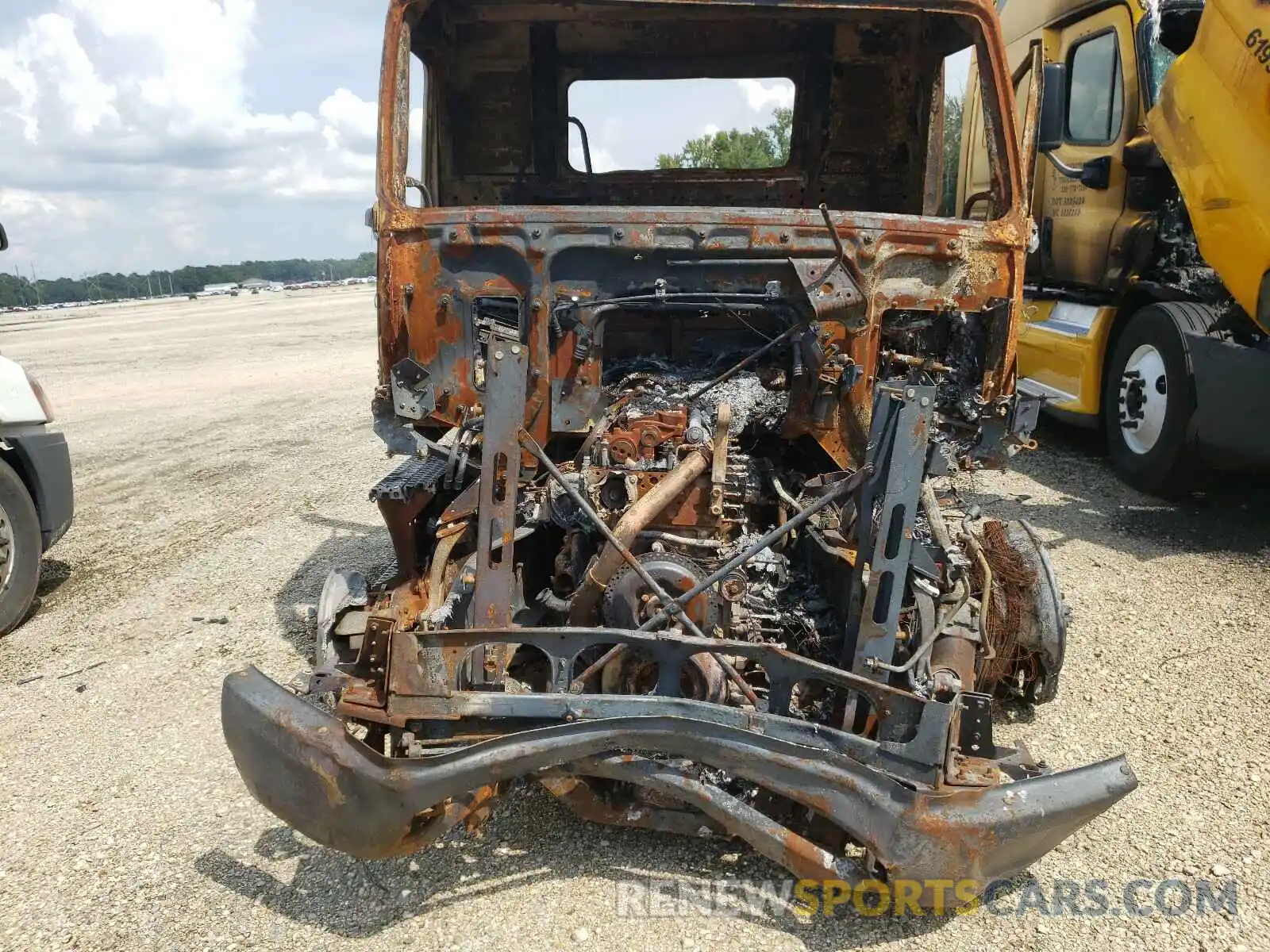 9 Photograph of a damaged car 4V4WC9EH7LN236614 VOLVO VNR 2020