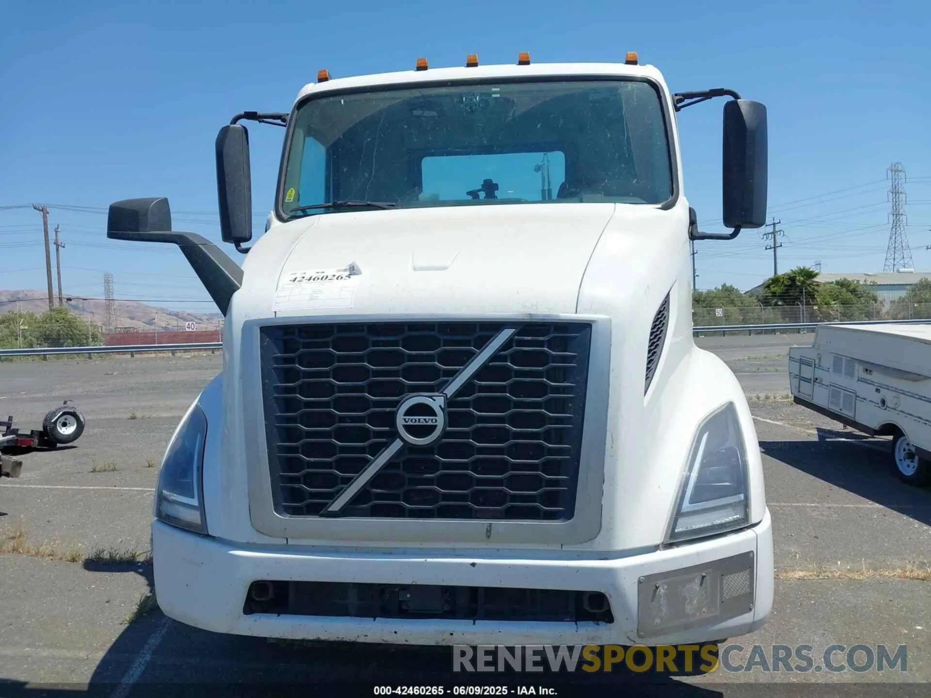 10 Photograph of a damaged car 4V4W19EG3MN285324 VOLVO VNR 2021