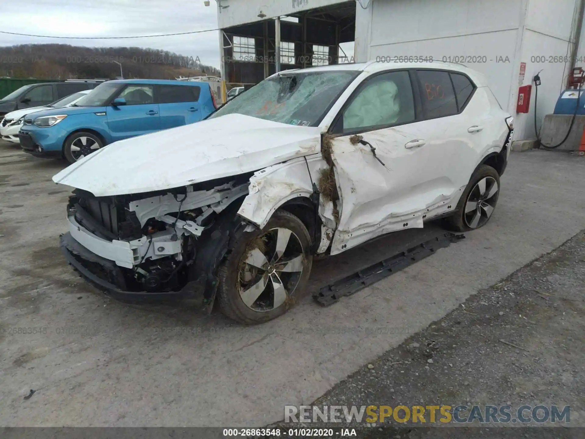 2 Photograph of a damaged car YV4162UK0K2071780 VOLVO XC40 2019