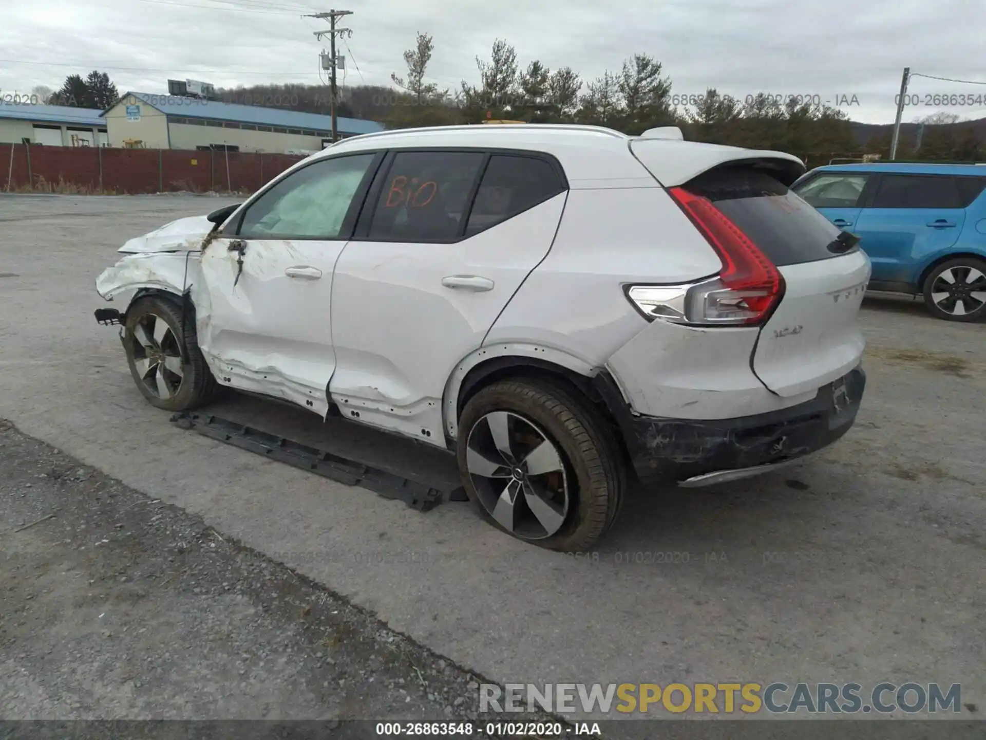 3 Photograph of a damaged car YV4162UK0K2071780 VOLVO XC40 2019