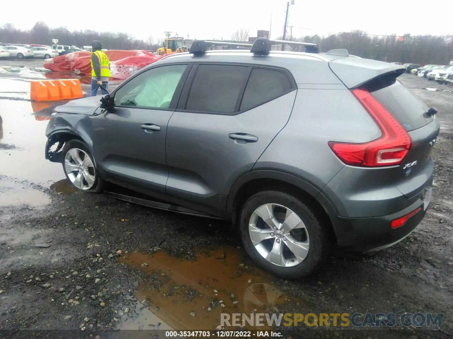 3 Photograph of a damaged car YV4162UK0K2126678 VOLVO XC40 2019