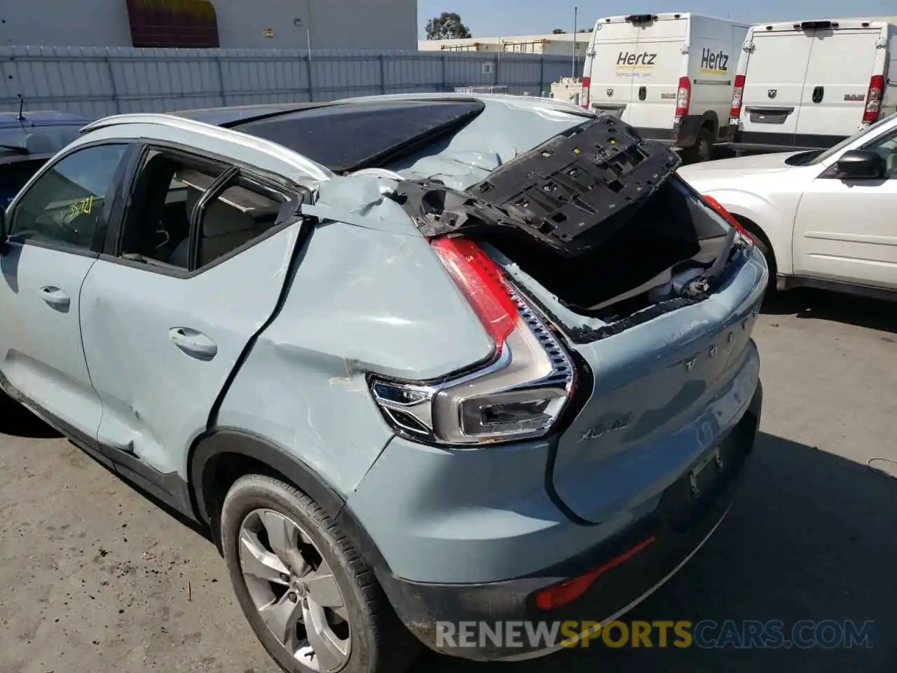 9 Photograph of a damaged car YV4162UK1K2045933 VOLVO XC40 2019