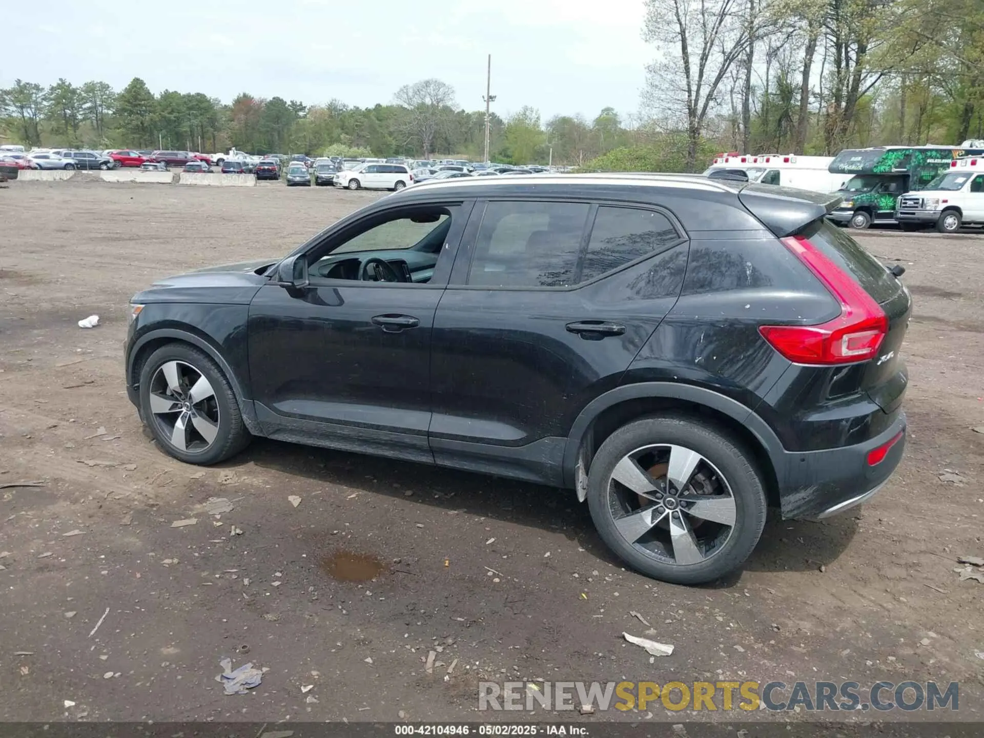 14 Photograph of a damaged car YV4162UK1K2052266 VOLVO XC40 2019