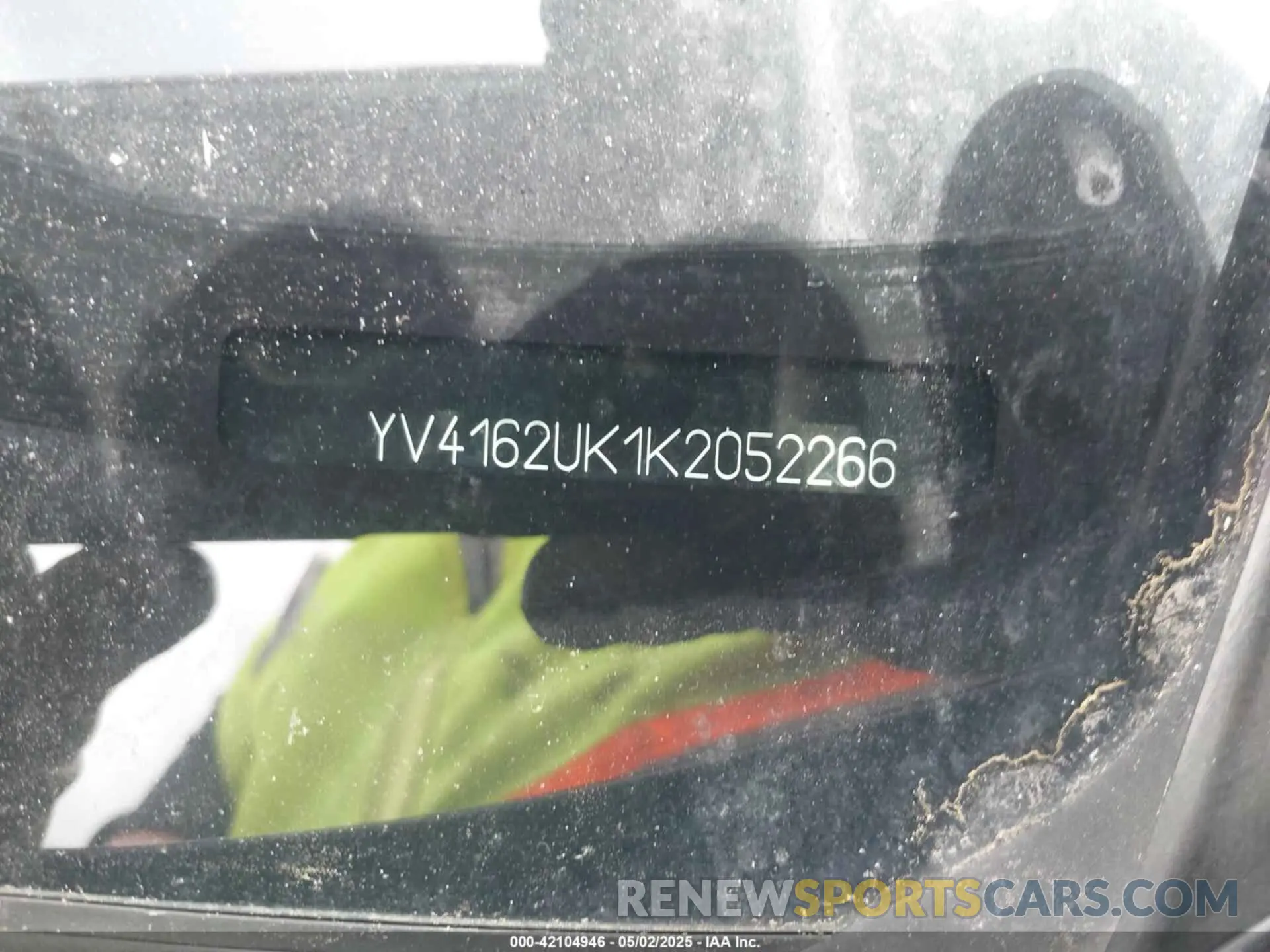 17 Photograph of a damaged car YV4162UK1K2052266 VOLVO XC40 2019
