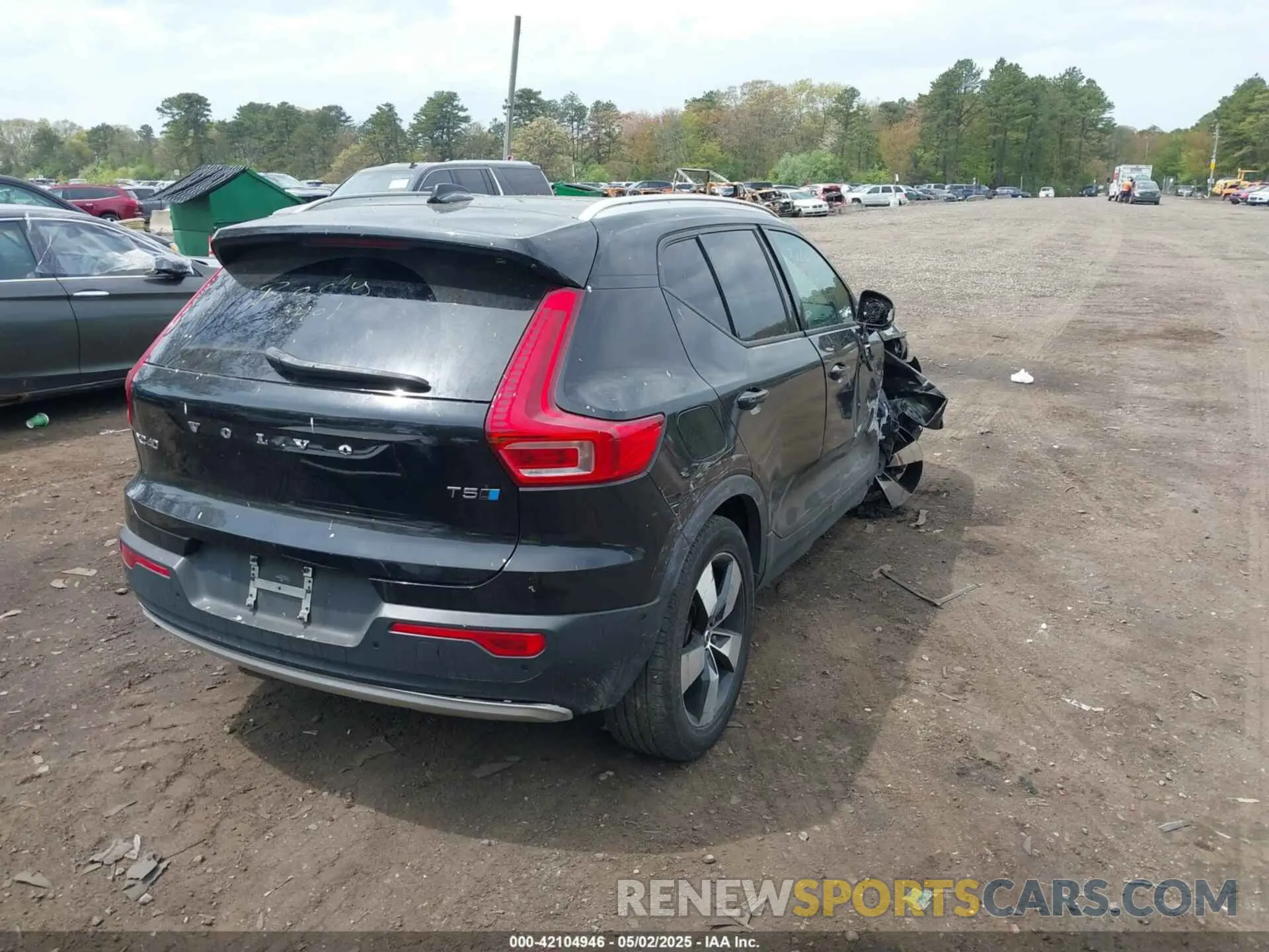 4 Photograph of a damaged car YV4162UK1K2052266 VOLVO XC40 2019