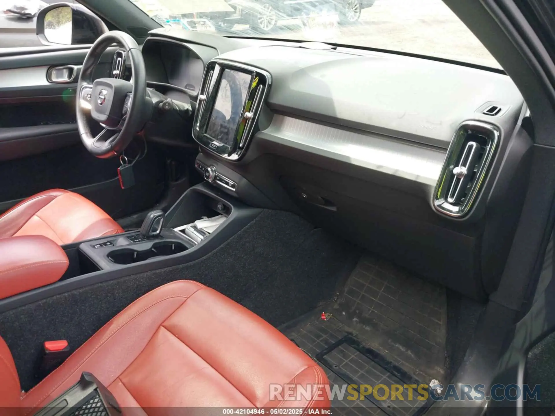 5 Photograph of a damaged car YV4162UK1K2052266 VOLVO XC40 2019