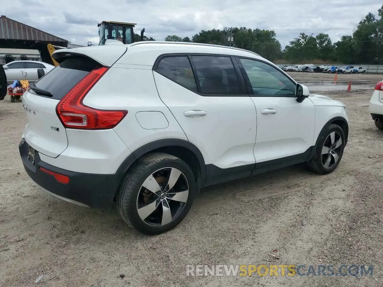 3 Photograph of a damaged car YV4162UK1K2101434 VOLVO XC40 2019