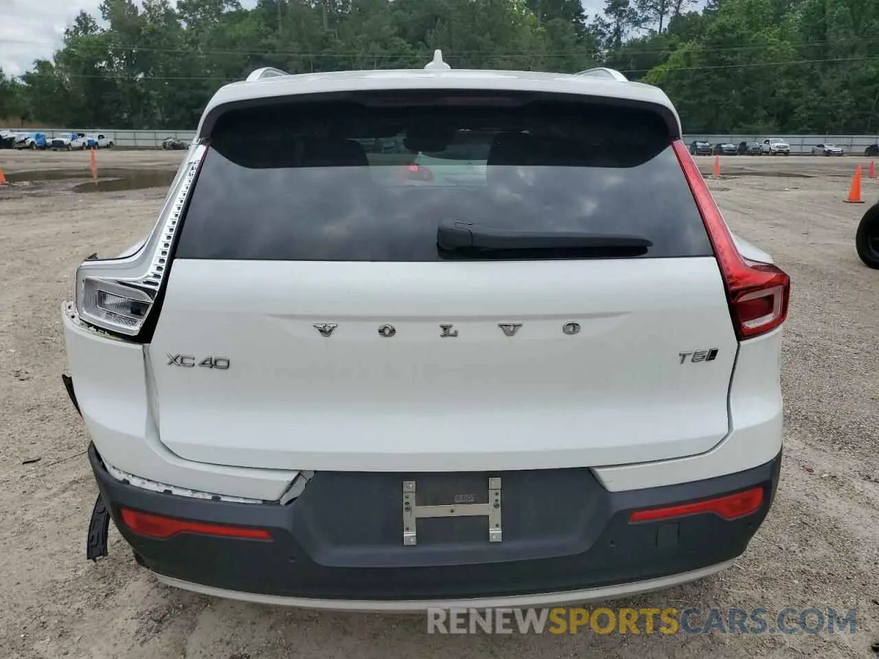 6 Photograph of a damaged car YV4162UK1K2101434 VOLVO XC40 2019