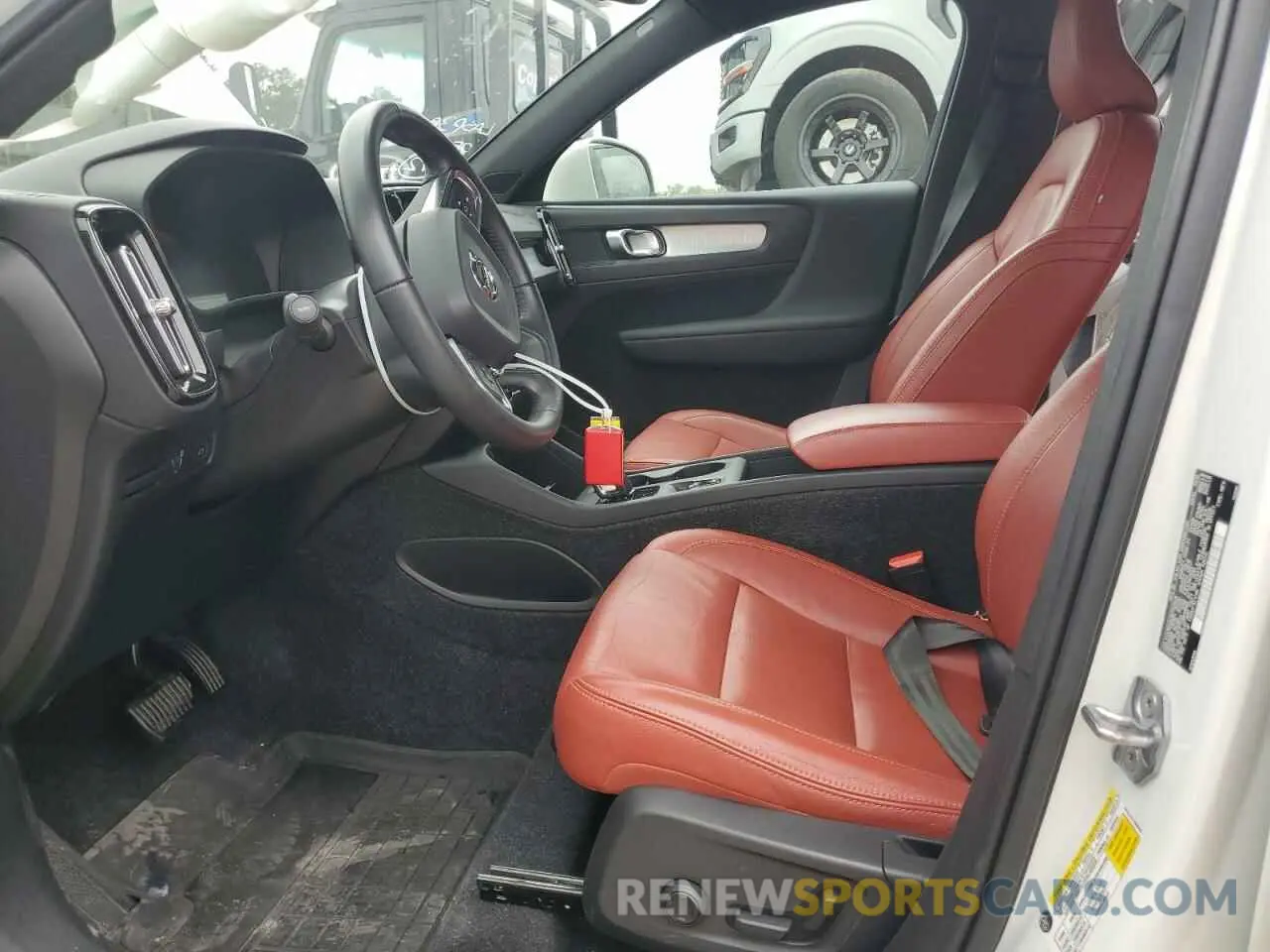 7 Photograph of a damaged car YV4162UK1K2101434 VOLVO XC40 2019