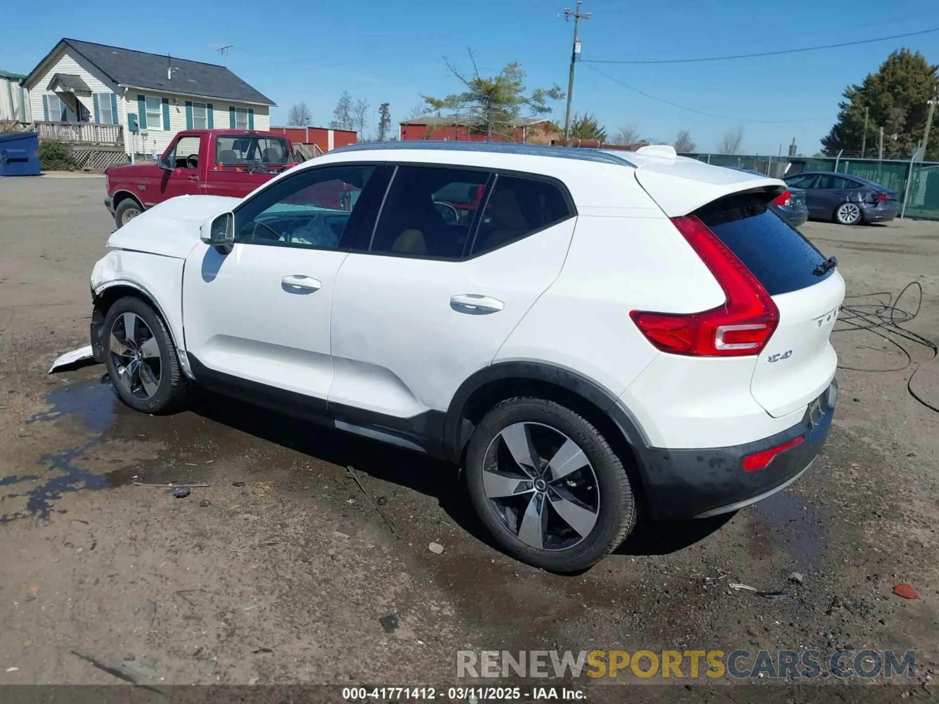 3 Photograph of a damaged car YV4162UK1K2152173 VOLVO XC40 2019