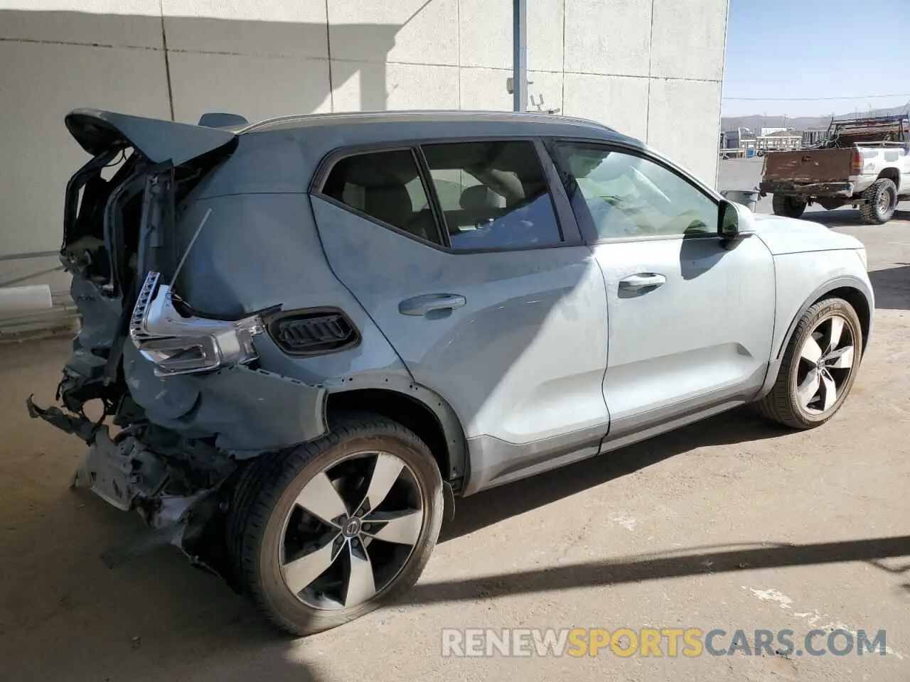 3 Photograph of a damaged car YV4162UK2K2051742 VOLVO XC40 2019