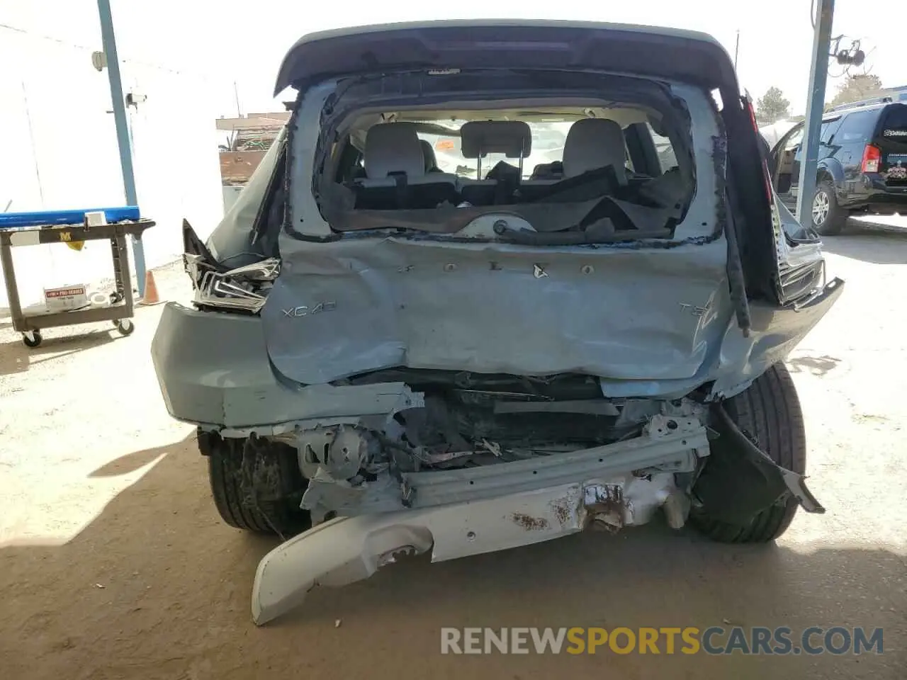 6 Photograph of a damaged car YV4162UK2K2051742 VOLVO XC40 2019