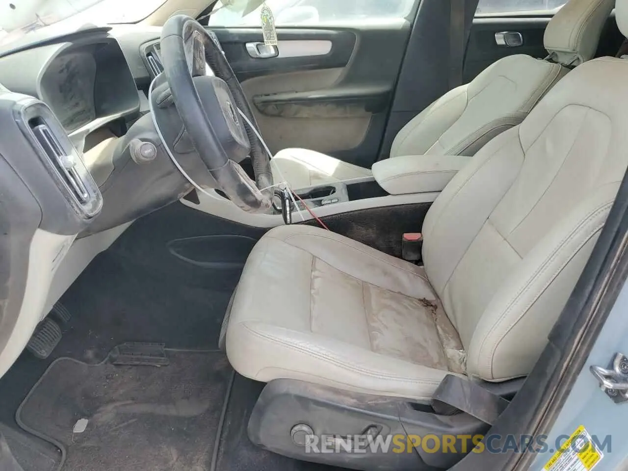 7 Photograph of a damaged car YV4162UK2K2051742 VOLVO XC40 2019