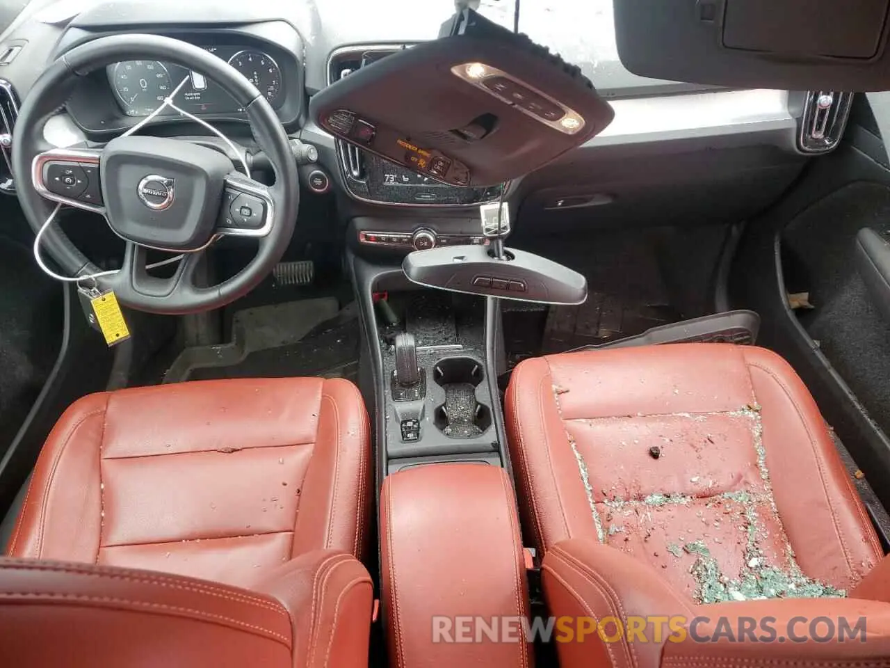 8 Photograph of a damaged car YV4162UK3K2052284 VOLVO XC40 2019