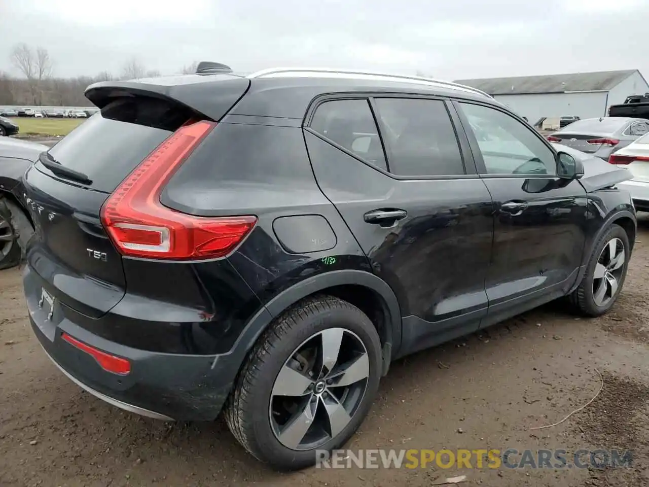 3 Photograph of a damaged car YV4162UK3K2103556 VOLVO XC40 2019