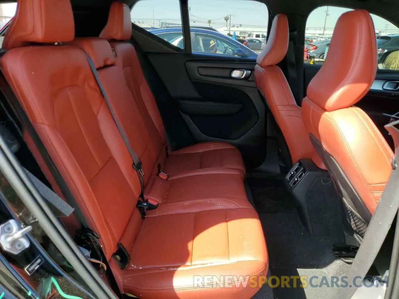 11 Photograph of a damaged car YV4162UK3K2110085 VOLVO XC40 2019