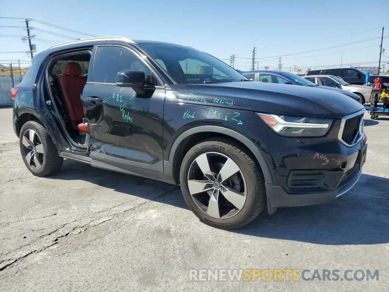 4 Photograph of a damaged car YV4162UK3K2110085 VOLVO XC40 2019