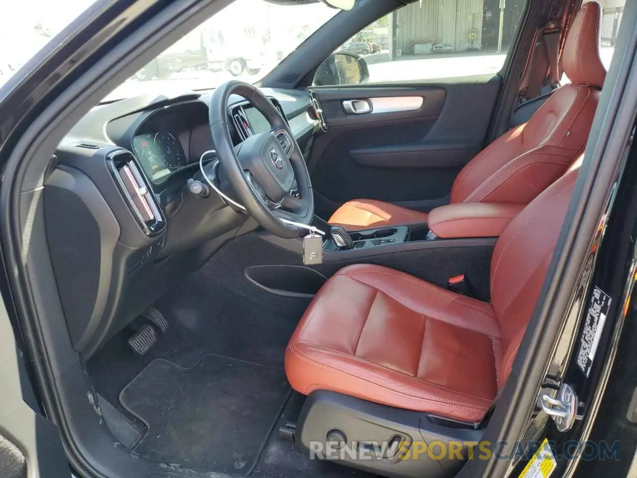 7 Photograph of a damaged car YV4162UK3K2110085 VOLVO XC40 2019