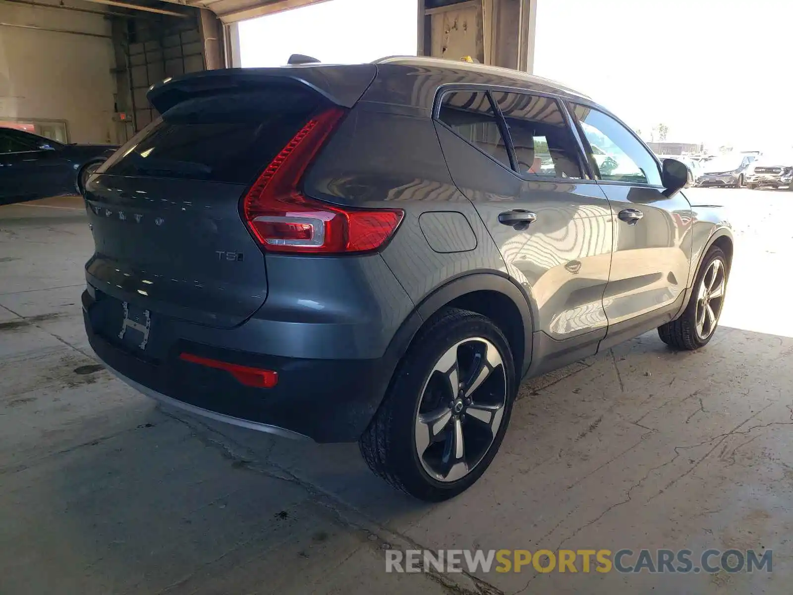 4 Photograph of a damaged car YV4162UK3K2151512 VOLVO XC40 2019