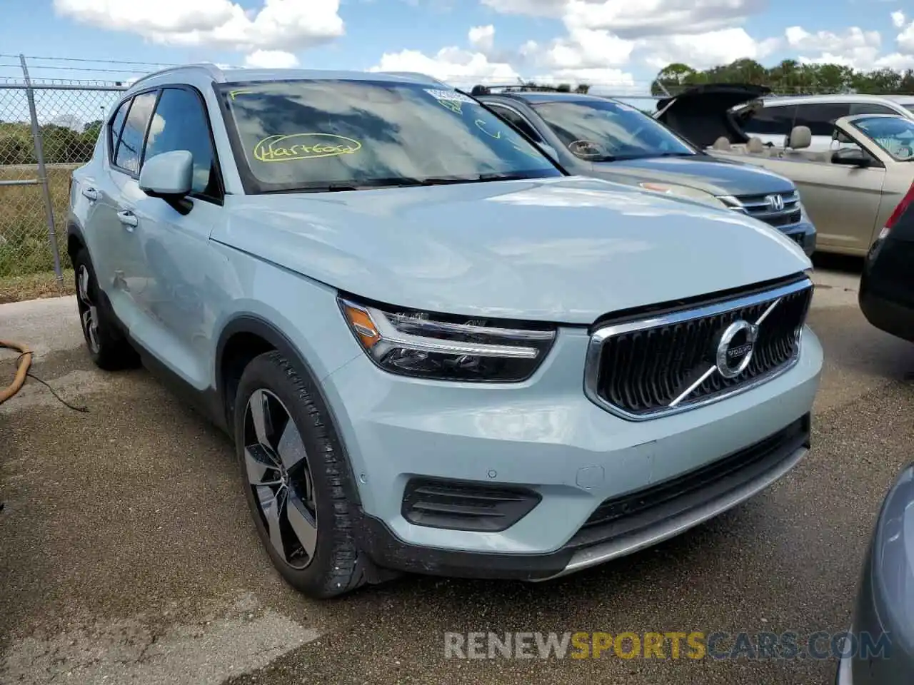 1 Photograph of a damaged car YV4162UK4K2052536 VOLVO XC40 2019