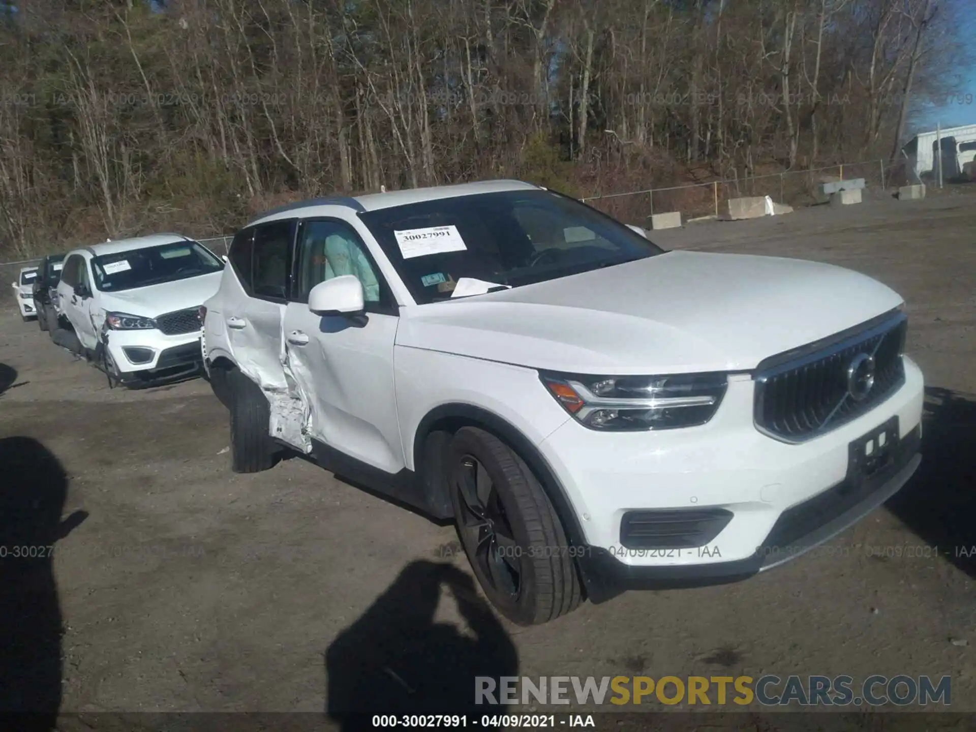 1 Photograph of a damaged car YV4162UK4K2143838 VOLVO XC40 2019