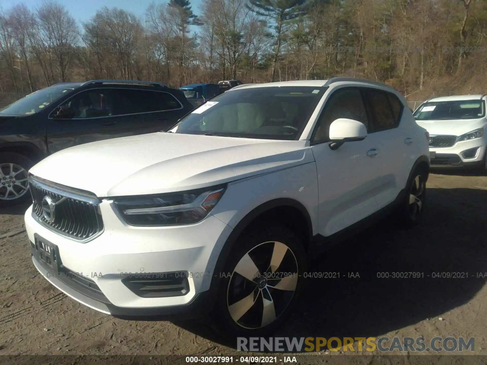 2 Photograph of a damaged car YV4162UK4K2143838 VOLVO XC40 2019