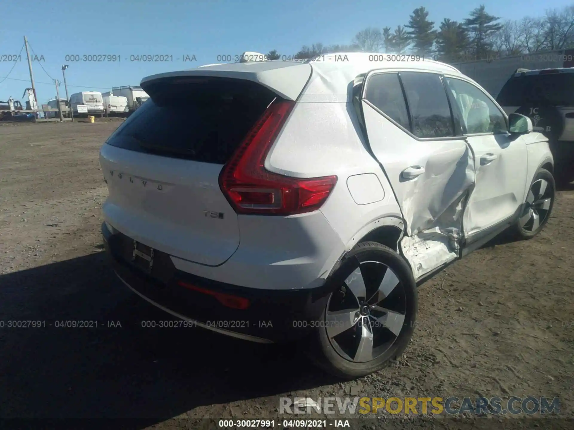 4 Photograph of a damaged car YV4162UK4K2143838 VOLVO XC40 2019