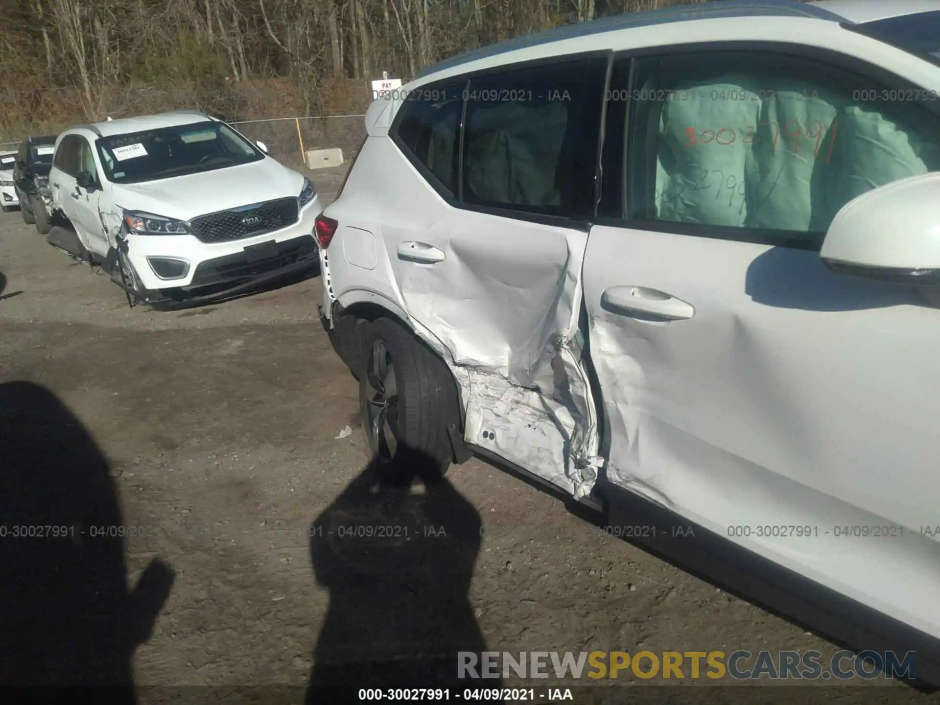 6 Photograph of a damaged car YV4162UK4K2143838 VOLVO XC40 2019