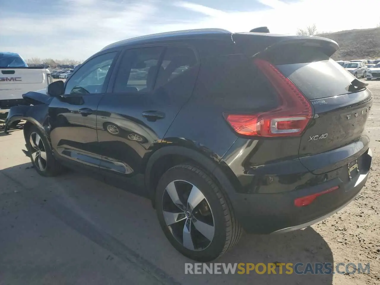 2 Photograph of a damaged car YV4162UK5K2147350 VOLVO XC40 2019
