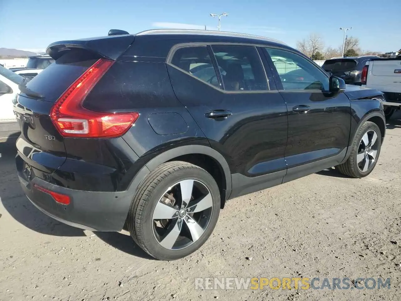 3 Photograph of a damaged car YV4162UK5K2147350 VOLVO XC40 2019