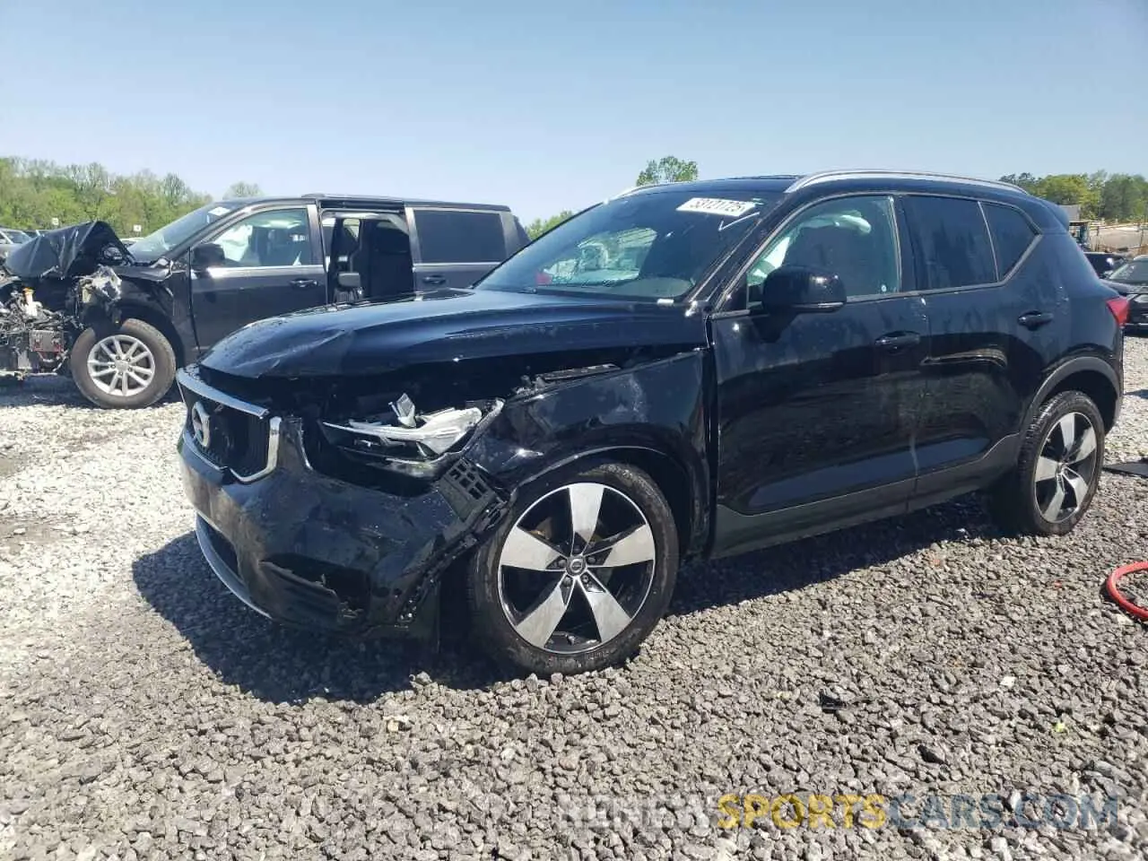 1 Photograph of a damaged car YV4162UK6K2130783 VOLVO XC40 2019