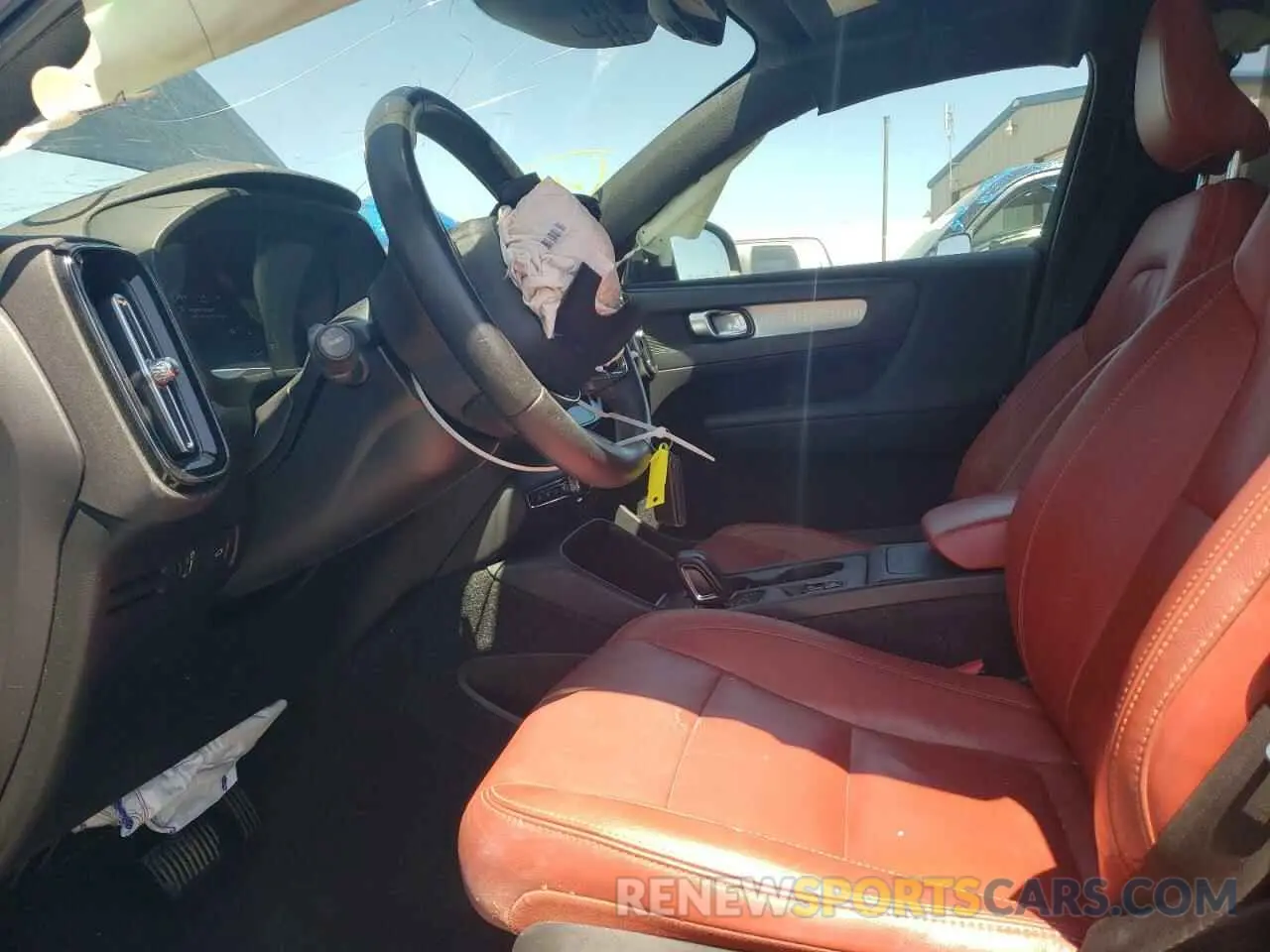 7 Photograph of a damaged car YV4162UK6K2130783 VOLVO XC40 2019