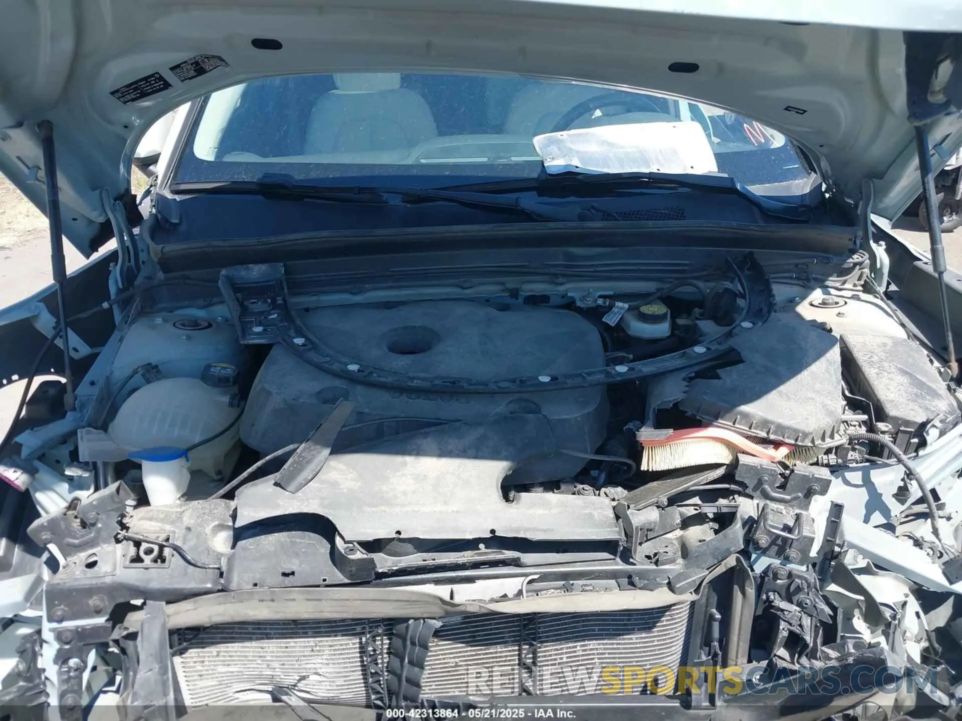 10 Photograph of a damaged car YV4162UK6K2146899 VOLVO XC40 2019