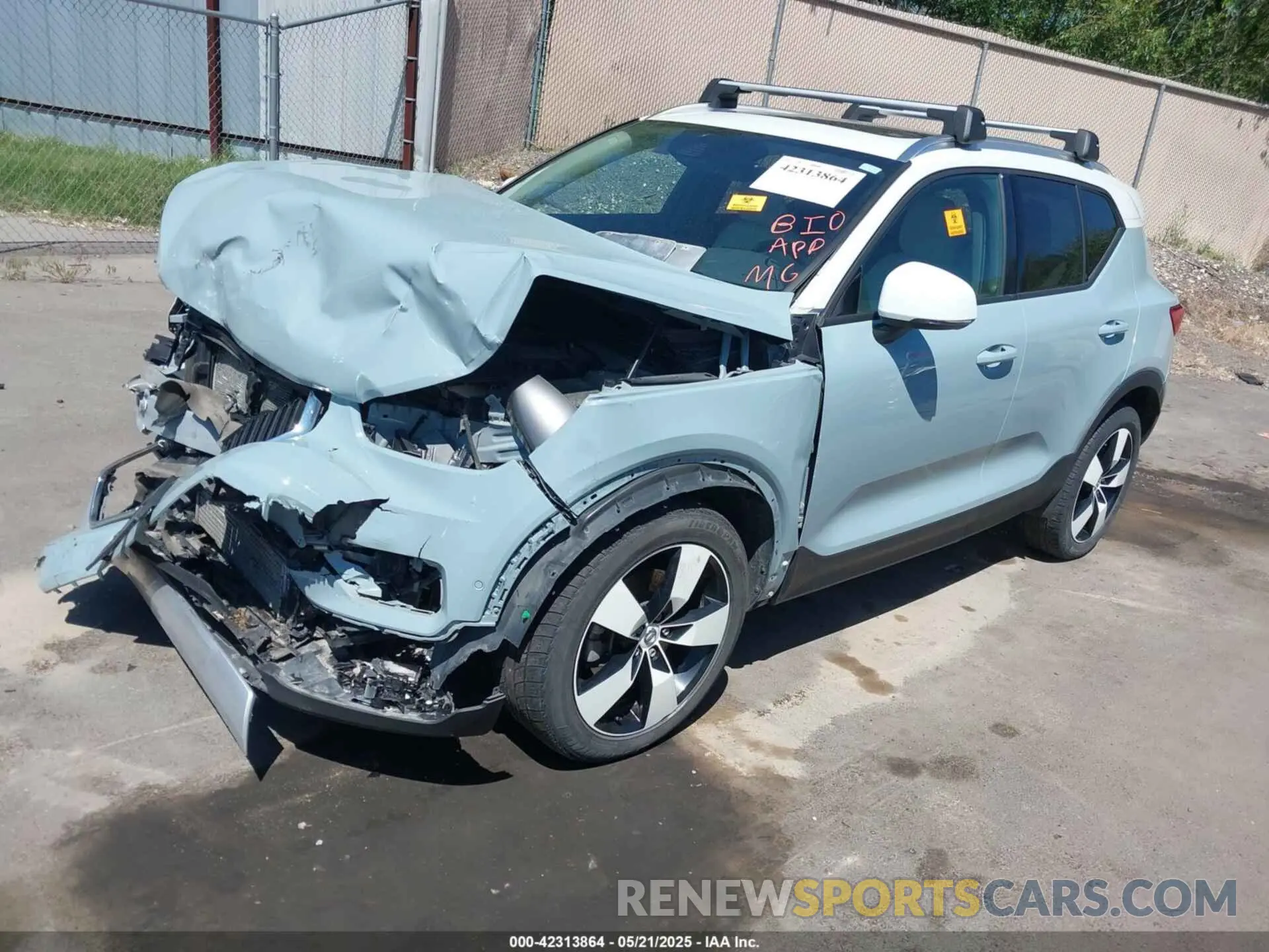 2 Photograph of a damaged car YV4162UK6K2146899 VOLVO XC40 2019
