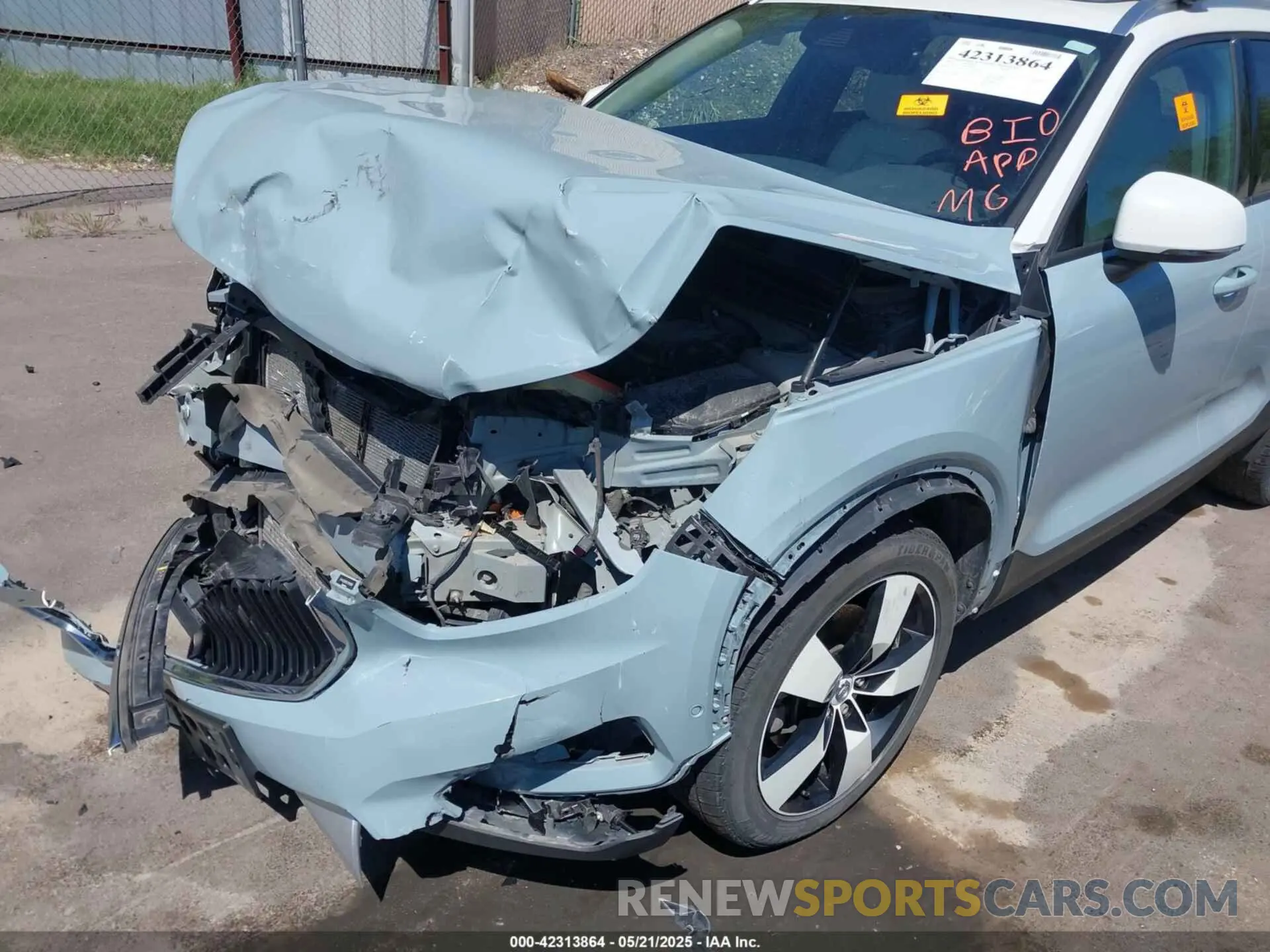 6 Photograph of a damaged car YV4162UK6K2146899 VOLVO XC40 2019