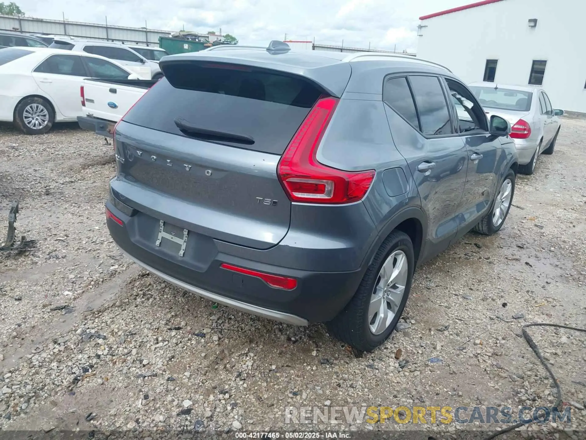 4 Photograph of a damaged car YV4162UK7K2075731 VOLVO XC40 2019