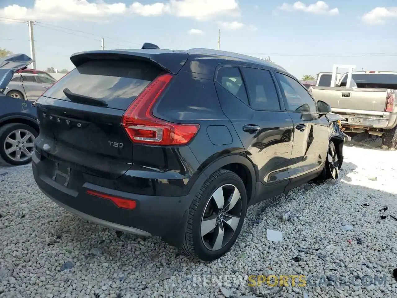 3 Photograph of a damaged car YV4162UK7K2107433 VOLVO XC40 2019