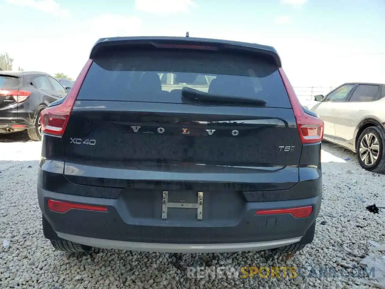 6 Photograph of a damaged car YV4162UK7K2107433 VOLVO XC40 2019