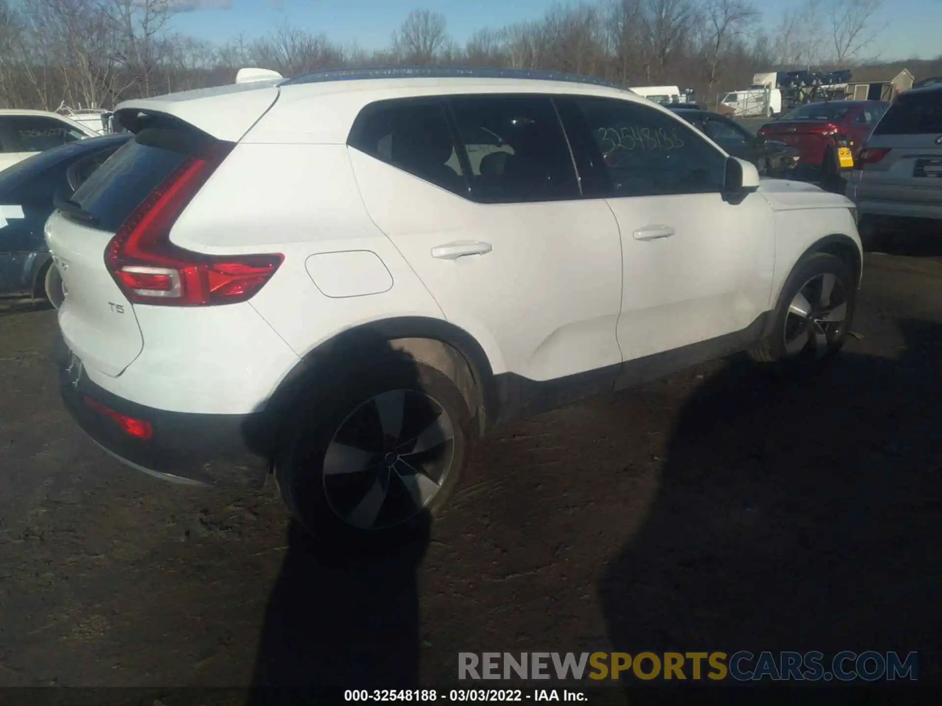 4 Photograph of a damaged car YV4162UK8K2077570 VOLVO XC40 2019