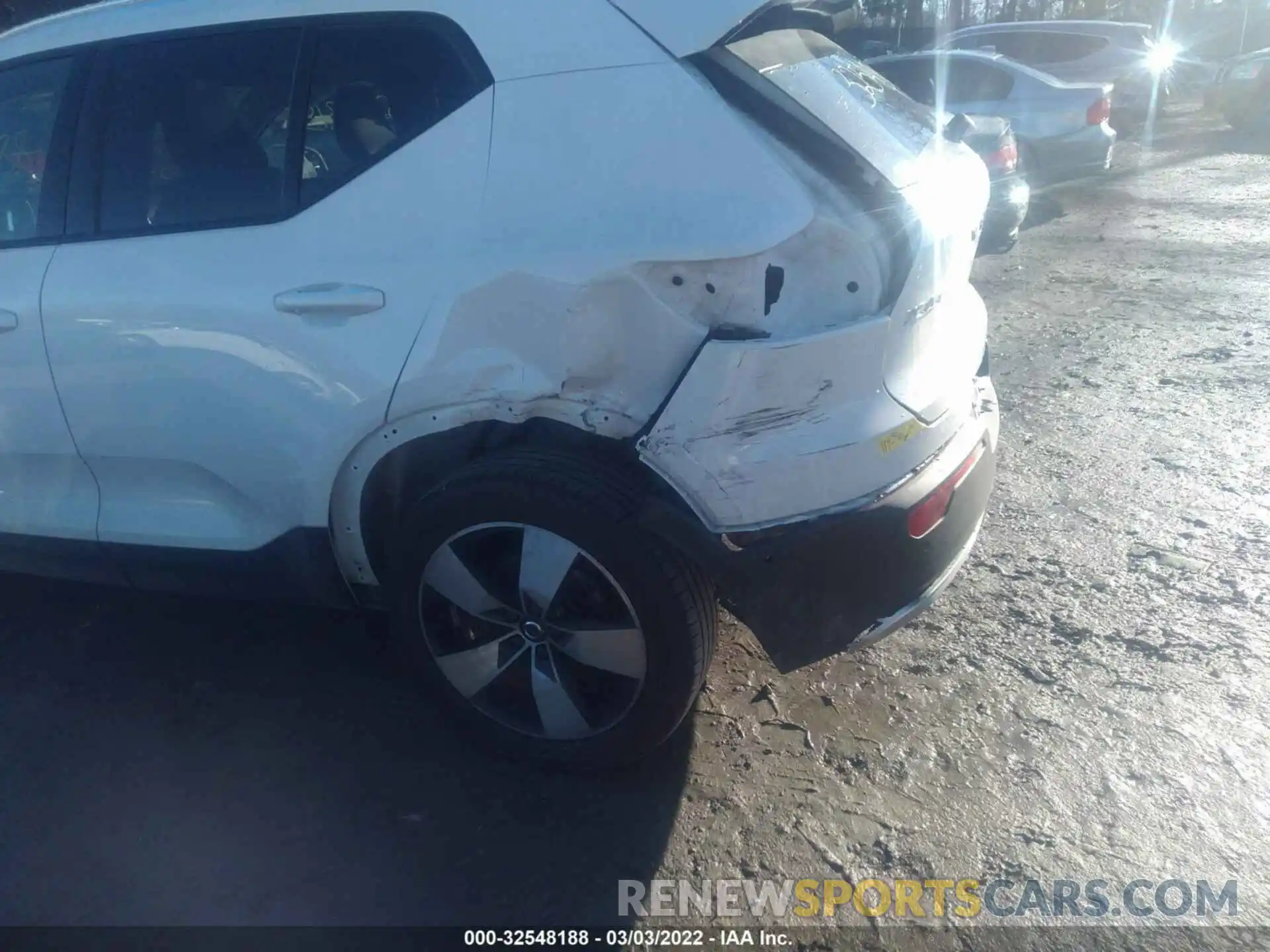 6 Photograph of a damaged car YV4162UK8K2077570 VOLVO XC40 2019