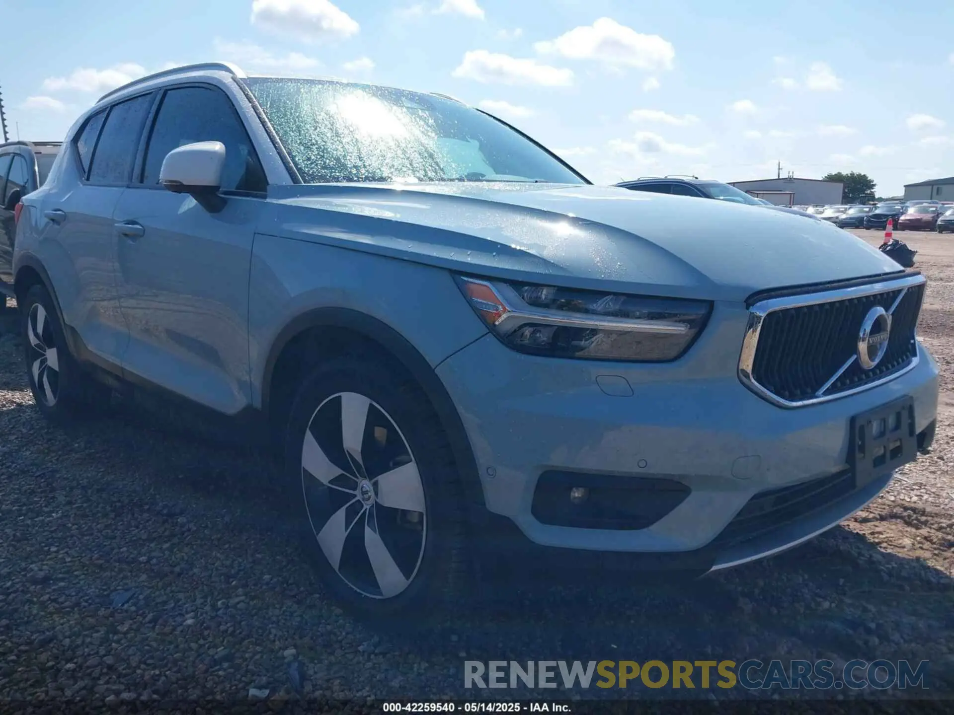1 Photograph of a damaged car YV4162UK8K2134852 VOLVO XC40 2019