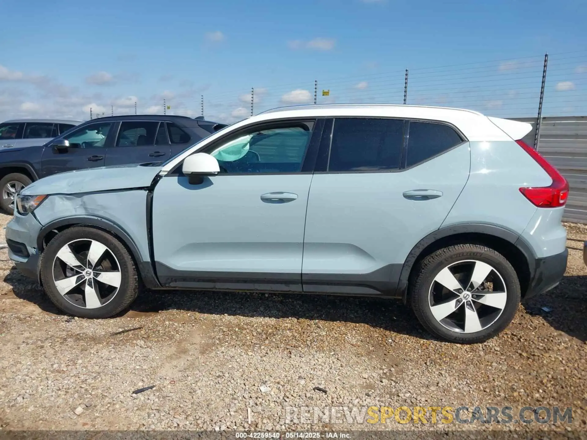 14 Photograph of a damaged car YV4162UK8K2134852 VOLVO XC40 2019