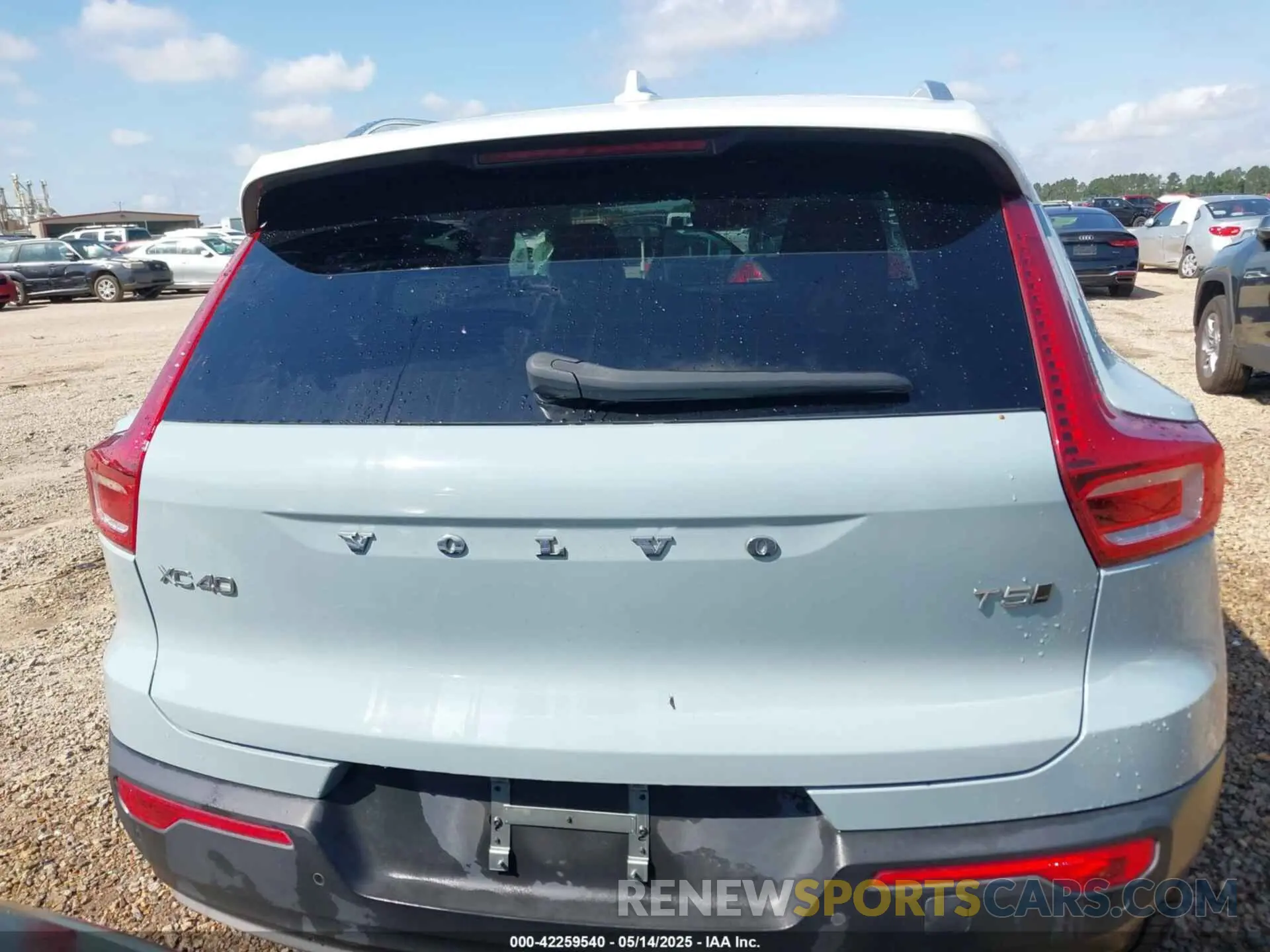 16 Photograph of a damaged car YV4162UK8K2134852 VOLVO XC40 2019