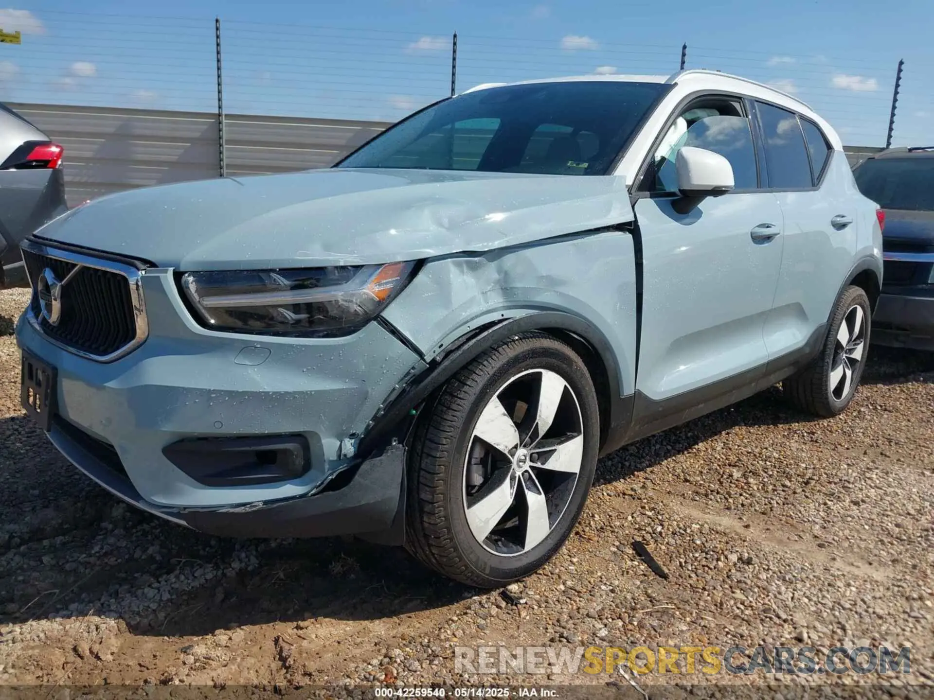 2 Photograph of a damaged car YV4162UK8K2134852 VOLVO XC40 2019