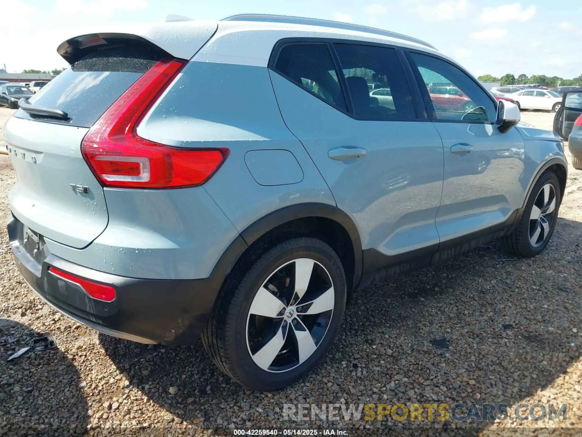 4 Photograph of a damaged car YV4162UK8K2134852 VOLVO XC40 2019