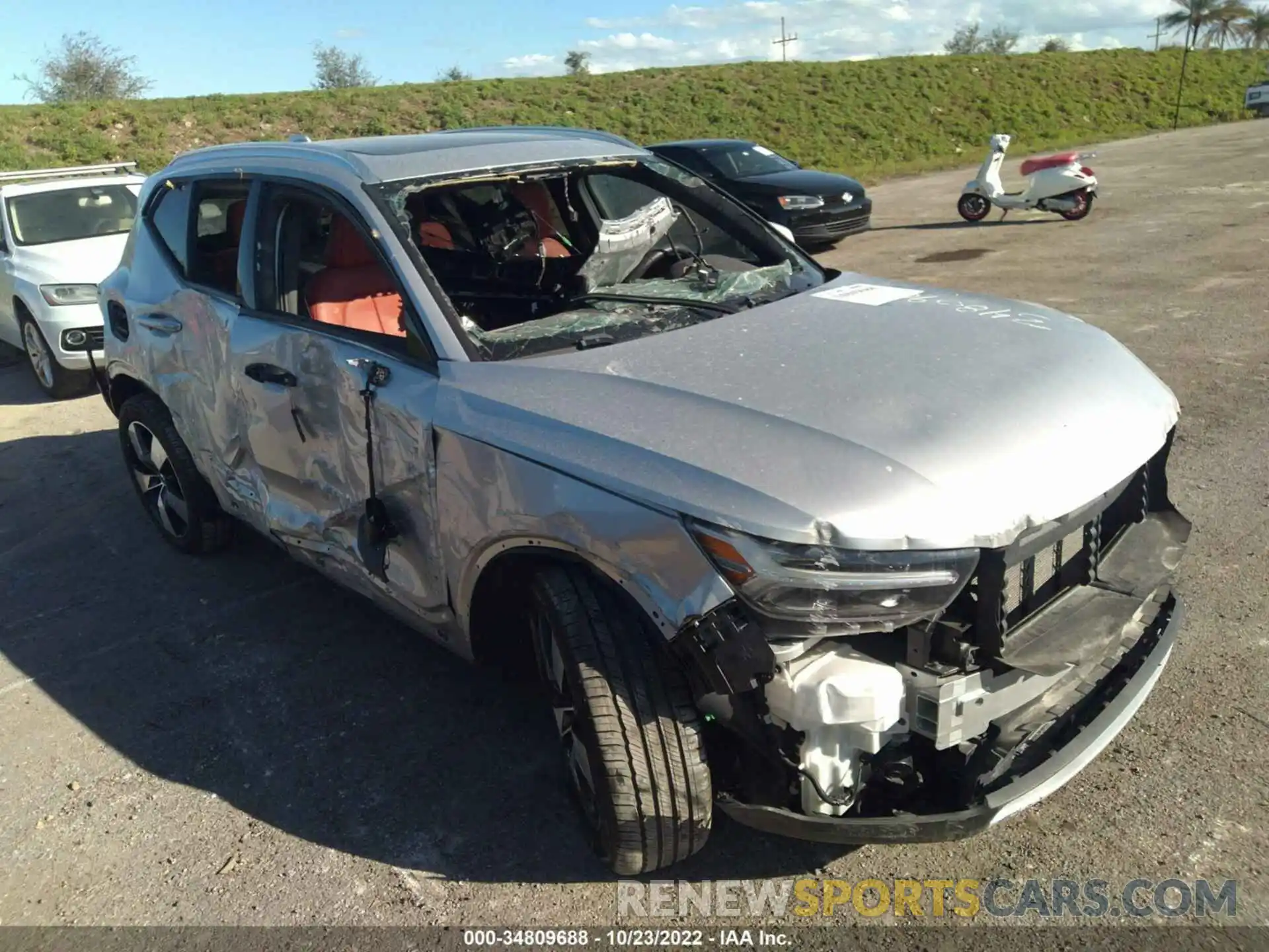 1 Photograph of a damaged car YV4162UK9K2145407 VOLVO XC40 2019